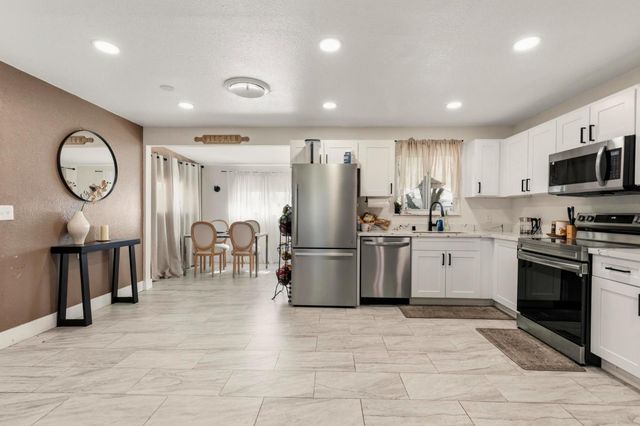 1984 15th St, Olivehurst, CA 95961