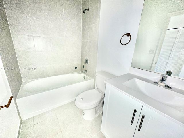 10049 SW 228th Ter, Miami, FL 33190