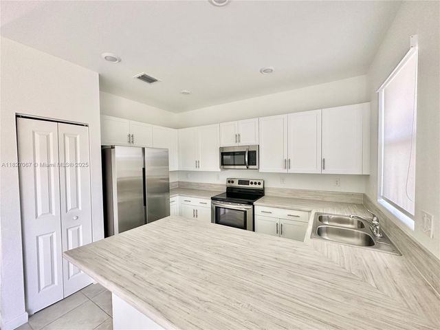 10049 SW 228th Ter, Miami, FL 33190