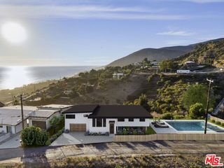 4615 Via Vienta Street, Malibu, CA 90265