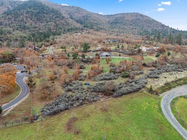 182 Blue Chip Lane, Grants Pass, OR 97527
