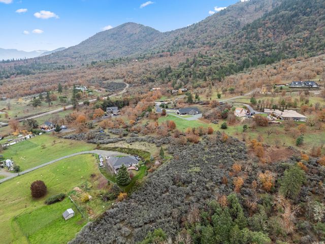 182 Blue Chip Lane, Grants Pass, OR 97527