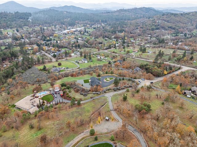 182 Blue Chip Lane, Grants Pass, OR 97527