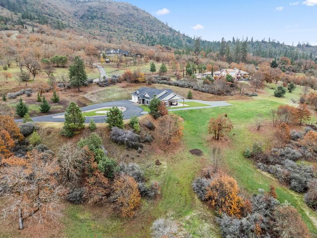 182 Blue Chip Lane, Grants Pass, OR 97527