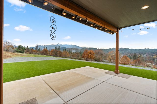 182 Blue Chip Lane, Grants Pass, OR 97527