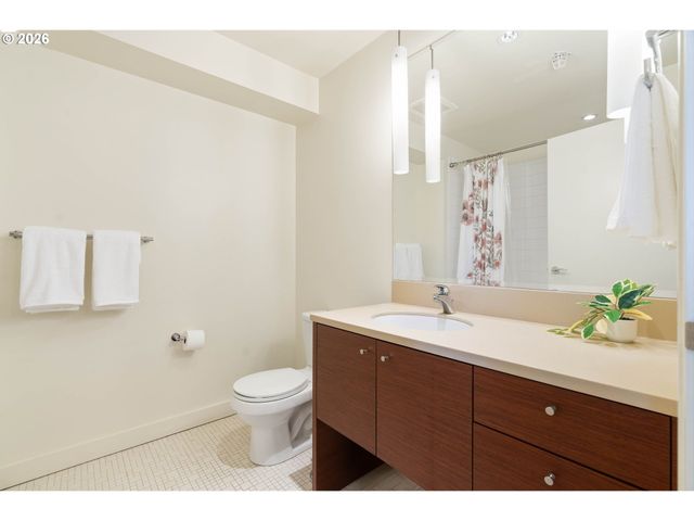 3601 S RIVER Pkwy, Portland, OR 97239