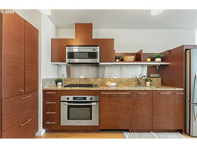 3601 S RIVER Pkwy, Portland, OR 97239