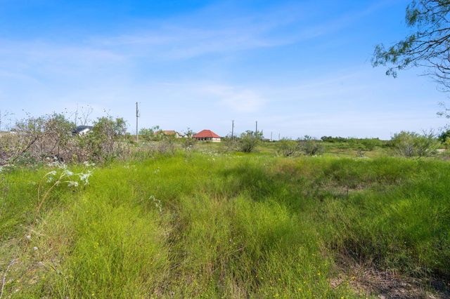 296 E Ridge LN, Niederwald, TX 78640