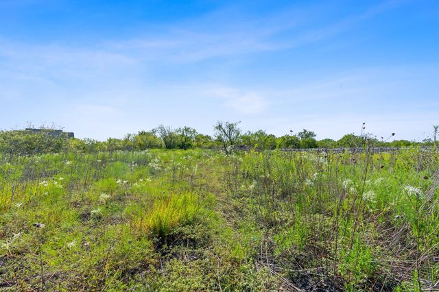 296 E Ridge LN, Niederwald, TX 78640
