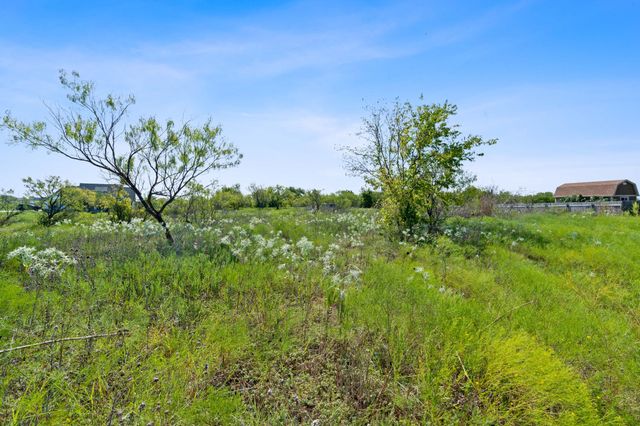 296 E Ridge LN, Niederwald, TX 78640