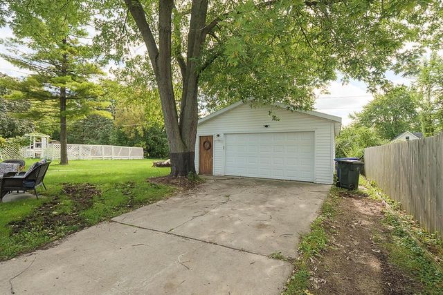 932 MANSION STREET, De Pere, WI 54115