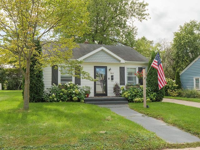 932 MANSION STREET, De Pere, WI 54115