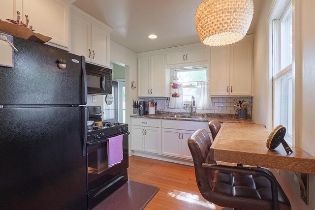 932 MANSION STREET, De Pere, WI 54115