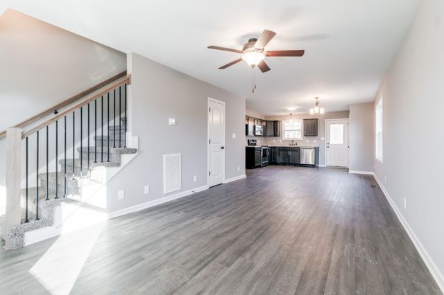 923 Oak Ln, Clarksville, TN 37040