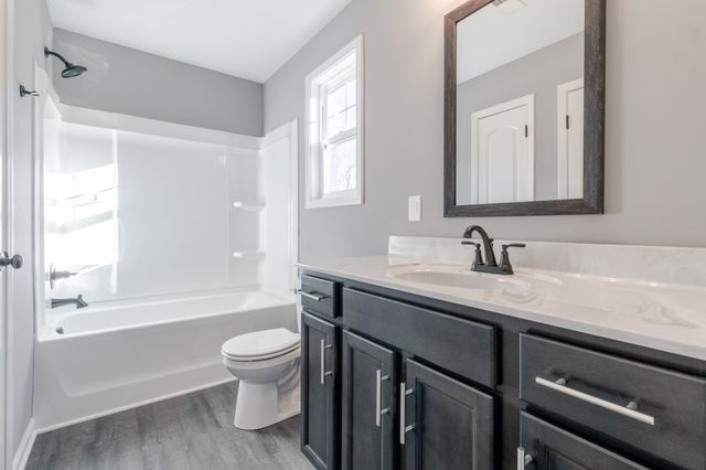 923 Oak Ln, Clarksville, TN 37040