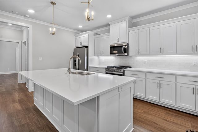 7012 Hillside Ave, Tyler, TX 75707