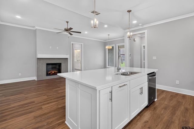 7012 Hillside Ave, Tyler, TX 75707