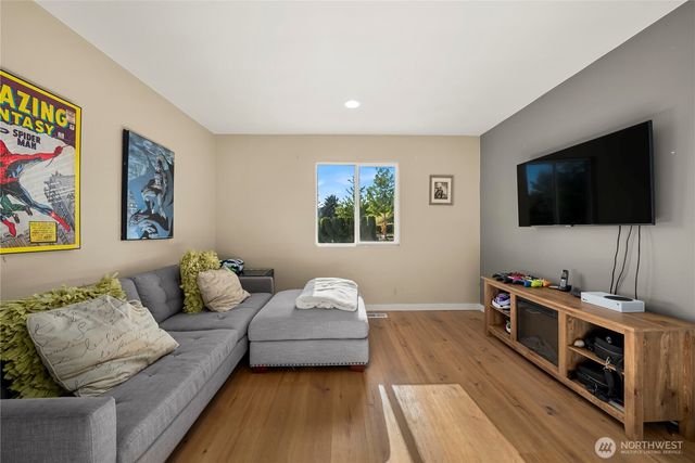 27669 256th Place SE, Maple Valley, WA 98038