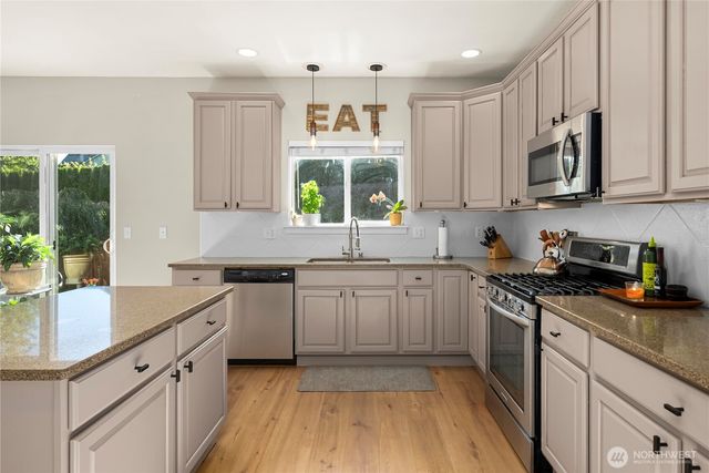 27669 256th Place SE, Maple Valley, WA 98038