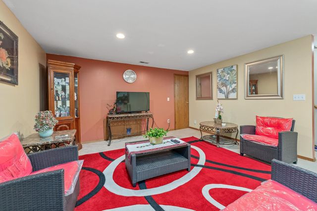 703 S Todd Cir, Wichita, KS 67207