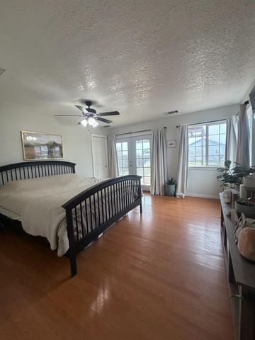 5712 E Jahant Rd, Galt, CA 95632