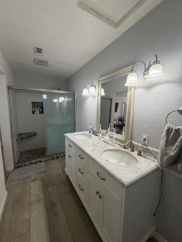 5712 E Jahant Rd, Galt, CA 95632