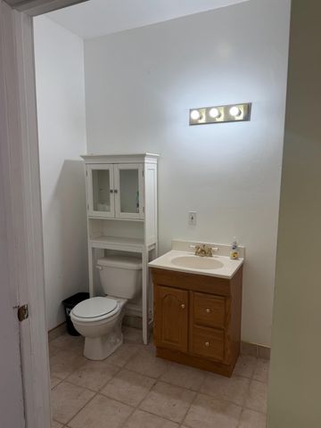 5712 E Jahant Rd, Galt, CA 95632