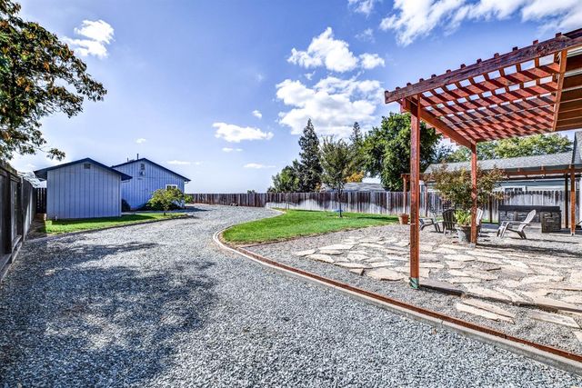 5712 E Jahant Rd, Galt, CA 95632