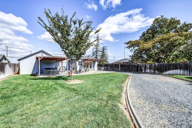 5712 E Jahant Rd, Galt, CA 95632