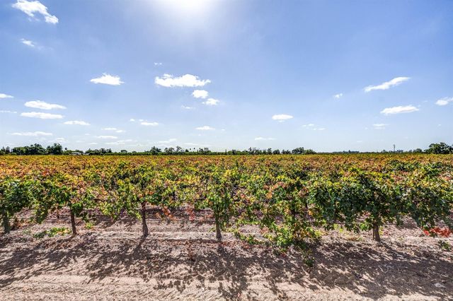 5712 E Jahant Rd, Galt, CA 95632