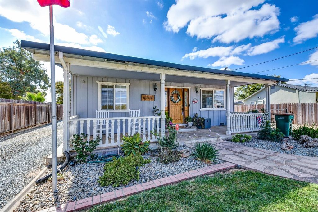 5712 E Jahant Rd, Galt, CA 95632