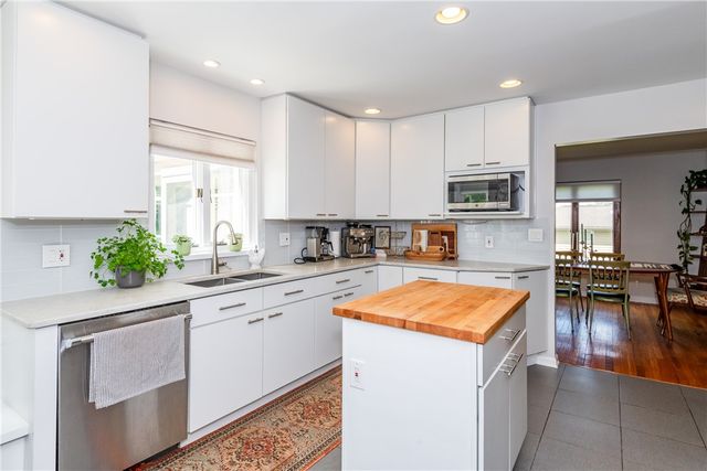 84 Thruston Boulevard, Oakwood, OH 45409