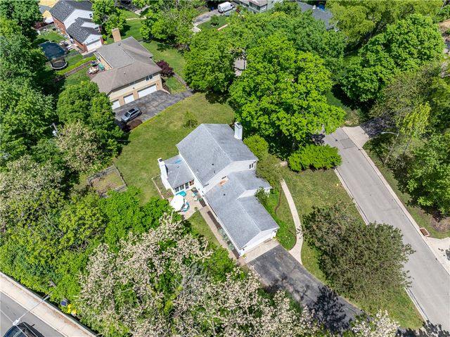 84 Thruston Boulevard, Oakwood, OH 45409