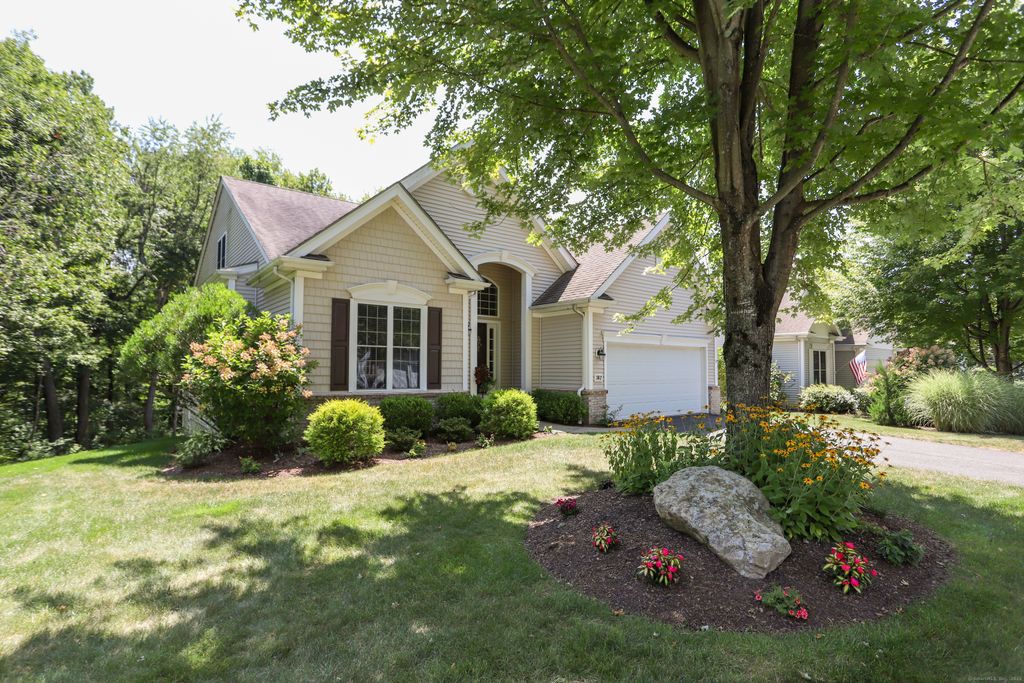 302 Fairway Drive 302, Oxford, CT 06478