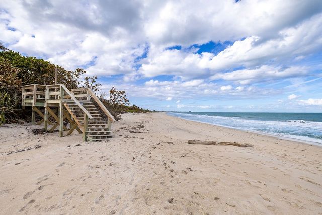 1485 Shorelands Drive E, Vero Beach, FL 32963