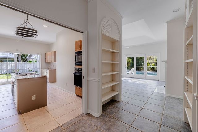 1485 Shorelands Drive E, Vero Beach, FL 32963