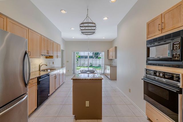 1485 Shorelands Drive E, Vero Beach, FL 32963