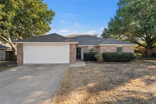 116 N Lindenwood Lane, Hewitt, TX 76643