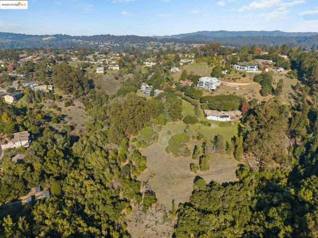 11330 Lochard St, Oakland, CA 94605