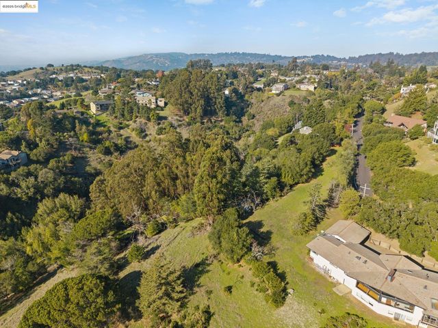 11330 Lochard St, Oakland, CA 94605