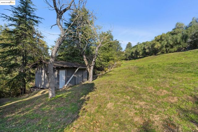 11330 Lochard St, Oakland, CA 94605