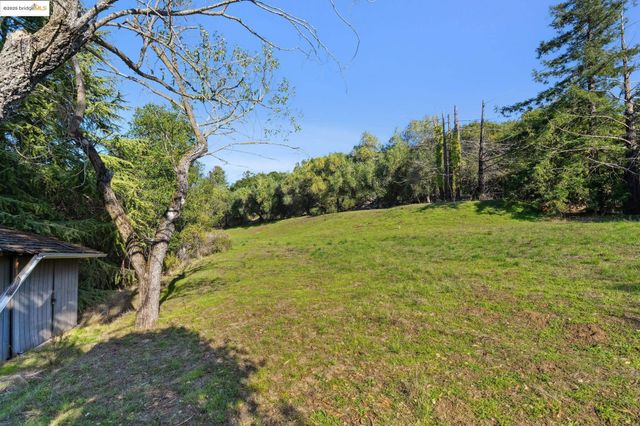 11330 Lochard St, Oakland, CA 94605