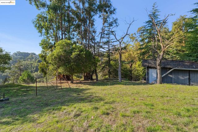 11330 Lochard St, Oakland, CA 94605