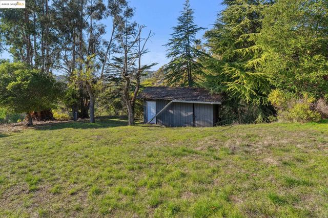 11330 Lochard St, Oakland, CA 94605