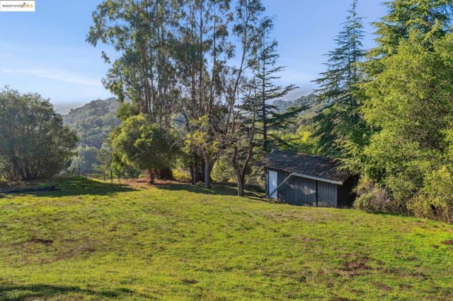 11330 Lochard St, Oakland, CA 94605