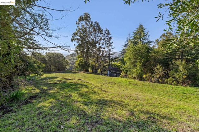 11330 Lochard St, Oakland, CA 94605