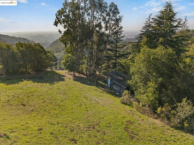 11330 Lochard St, Oakland, CA 94605