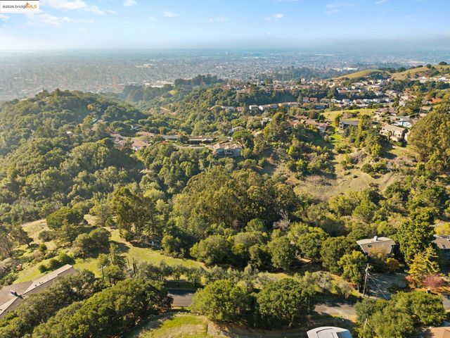 11330 Lochard St, Oakland, CA 94605