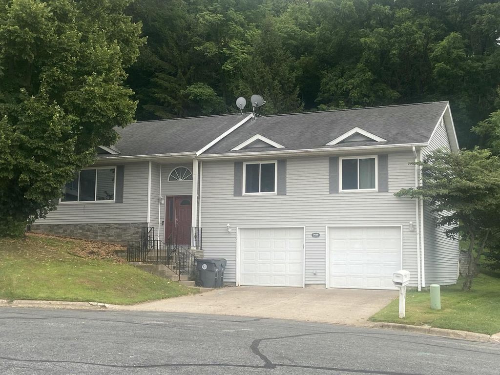 3626 Deerfield PLACE, La Crosse, WI 54601