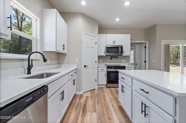 5683 SILVER SANDS Circle, Keystone Heights, FL 32656